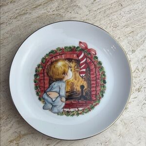 Vintage 1982 Fine porcelain Christmas plate 22K gold edged